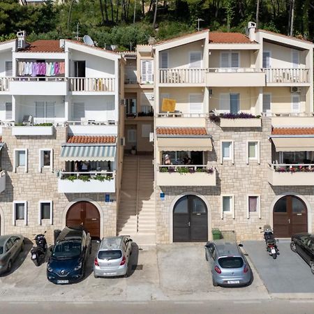 Apartments Klement Брела Екстериор снимка