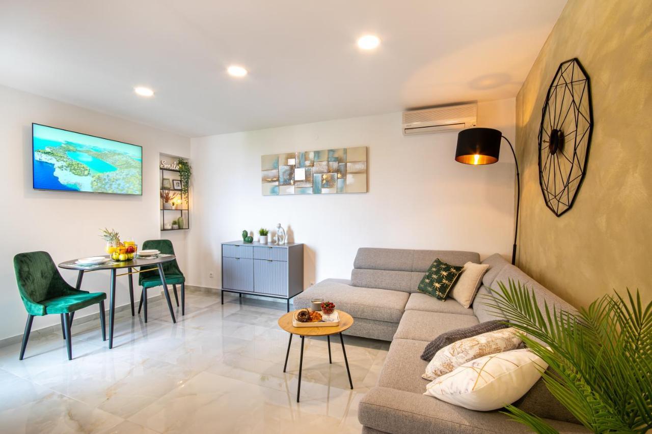 Apartments Klement Брела Екстериор снимка