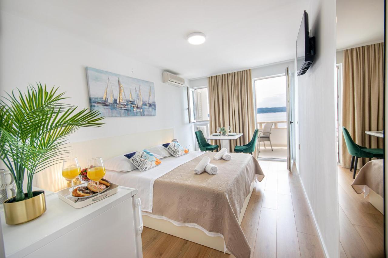 Apartments Klement Брела Екстериор снимка