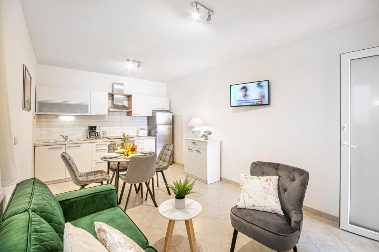 Apartments Klement Брела Екстериор снимка