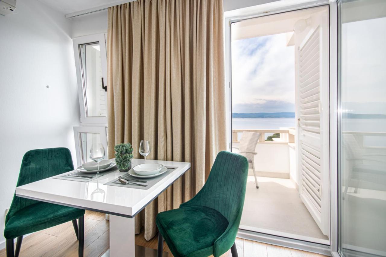 Apartments Klement Брела Екстериор снимка