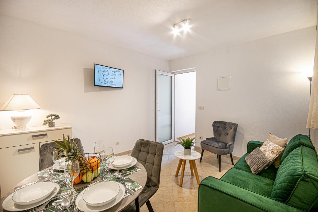 Apartments Klement Брела Екстериор снимка