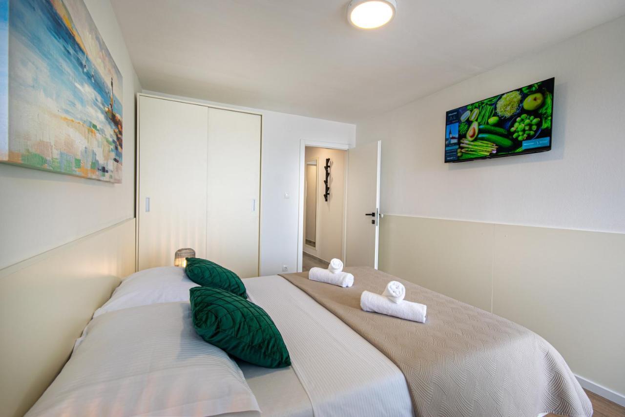 Apartments Klement Брела Екстериор снимка