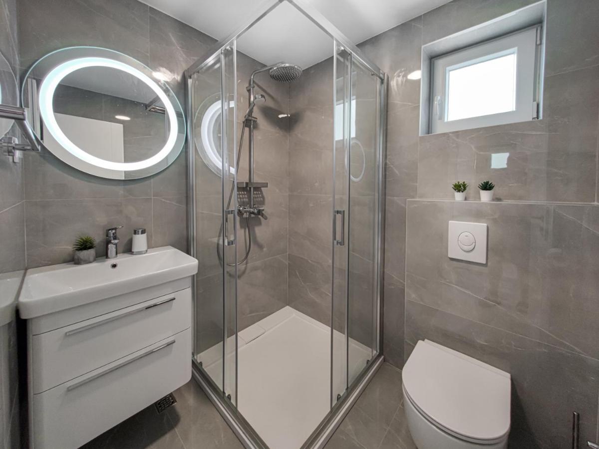 Apartments Klement Брела Екстериор снимка