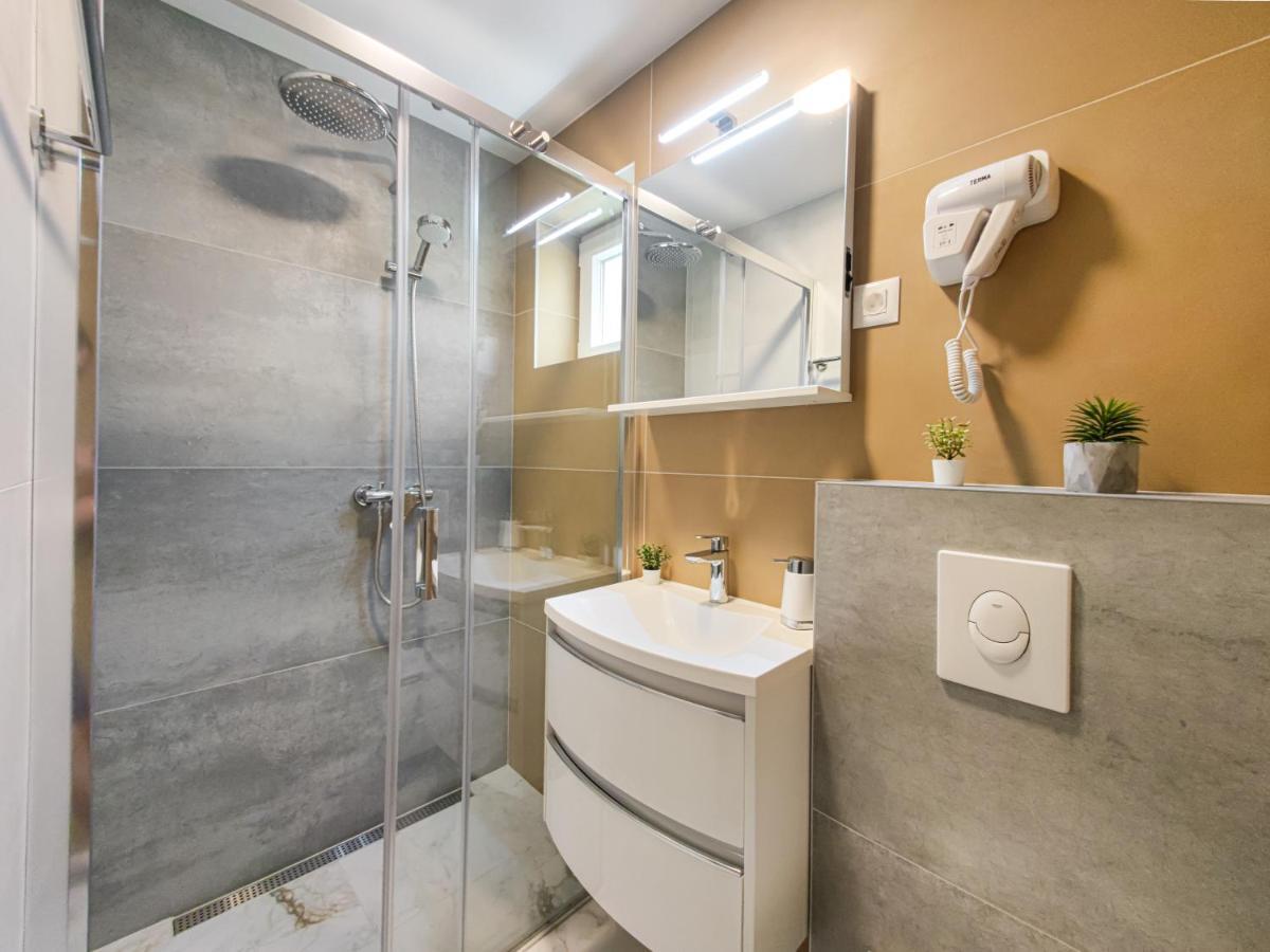 Apartments Klement Брела Екстериор снимка