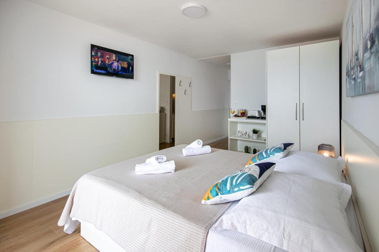 Apartments Klement Брела Екстериор снимка