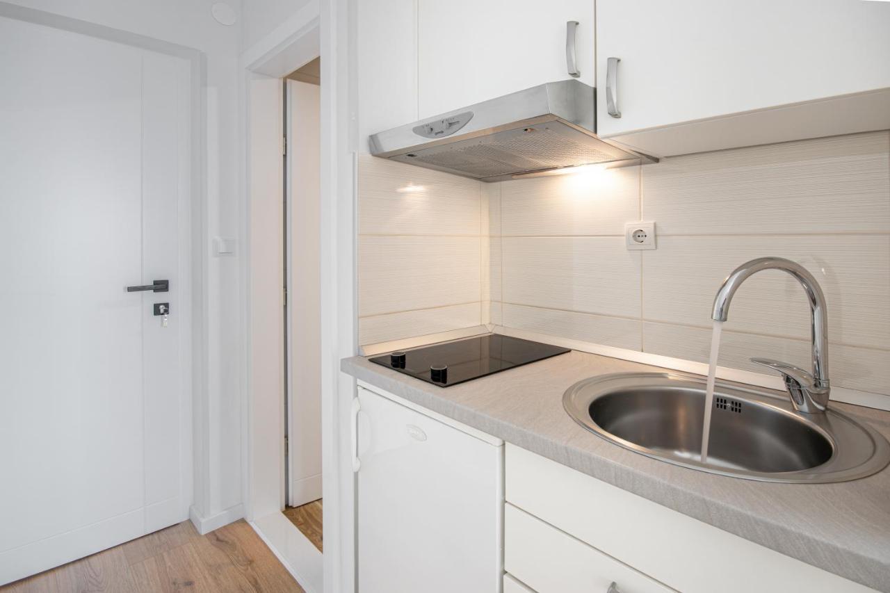 Apartments Klement Брела Екстериор снимка