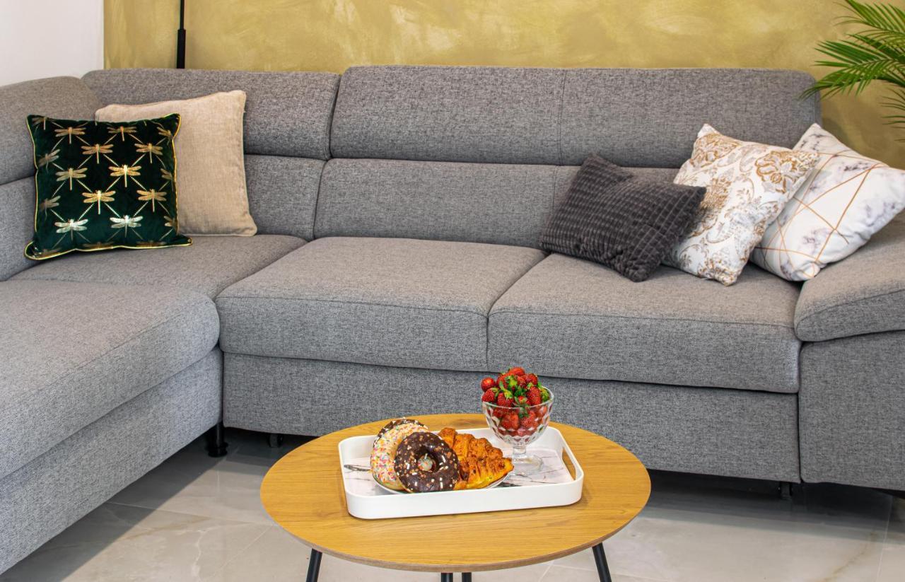 Apartments Klement Брела Екстериор снимка