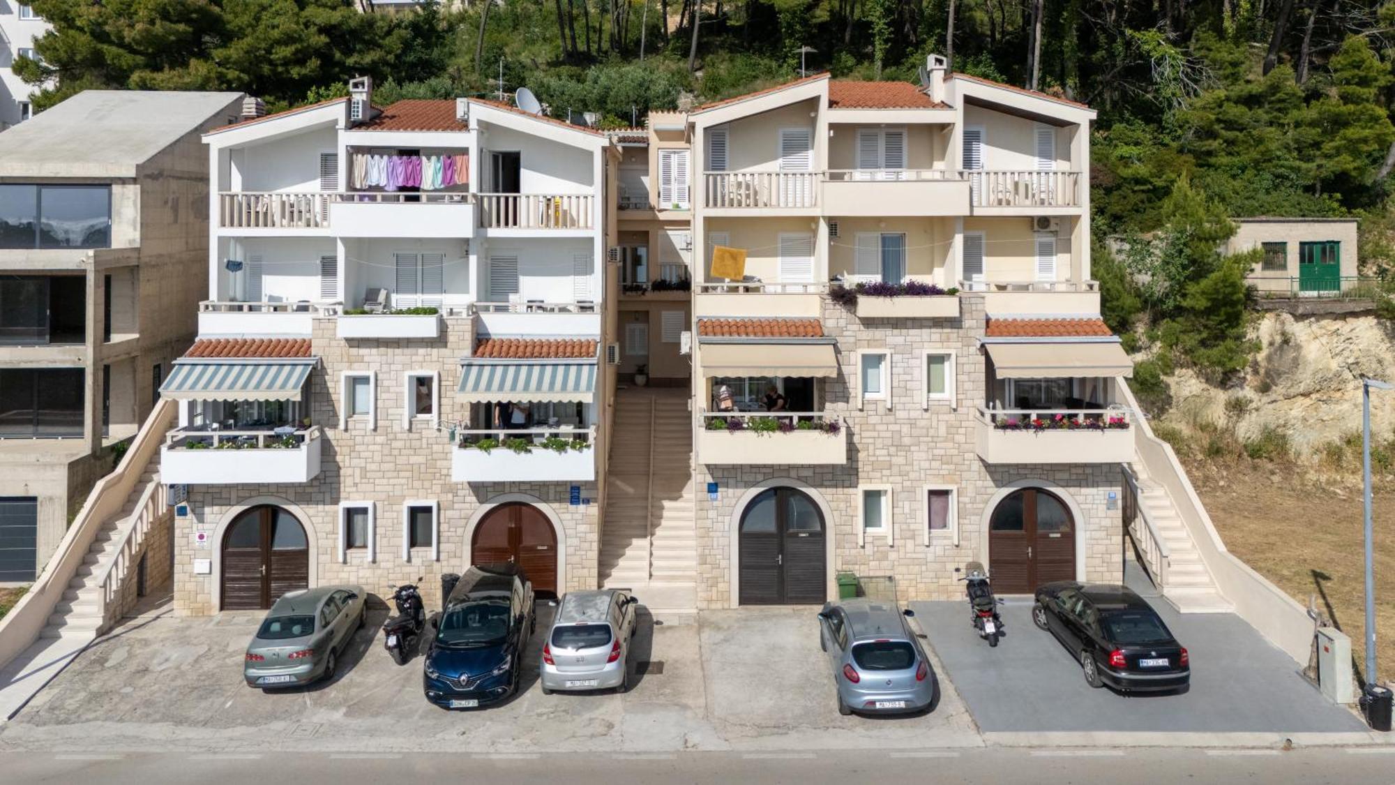 Apartments Klement Брела Екстериор снимка